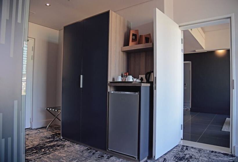 Номер Executive, The Capital Menlyn Maine