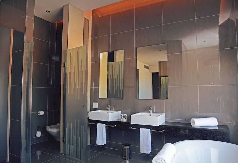 Номер Executive, The Capital Menlyn Maine