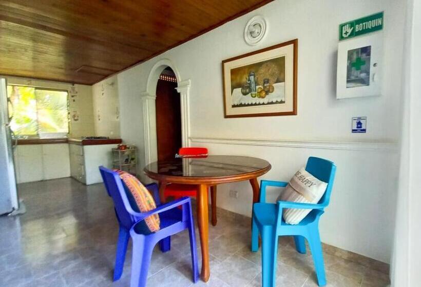 اتاق استاندارد سه تخته بدون تهویه هوا, The Rock House Eco