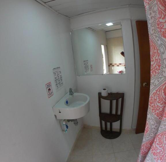 اتاق استاندارد سه نفره, The Rock House Eco