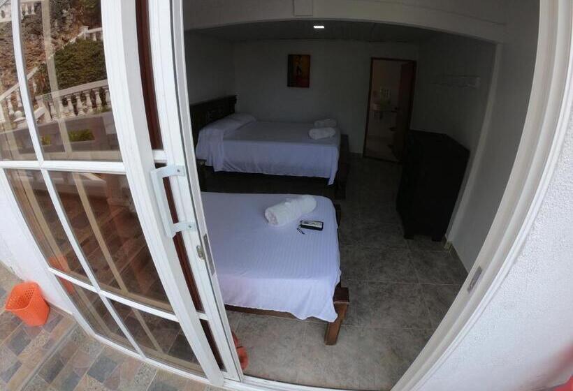 اتاق استاندارد سه نفره, The Rock House Eco