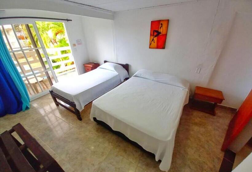 اتاق استاندارد سه نفره, The Rock House Eco