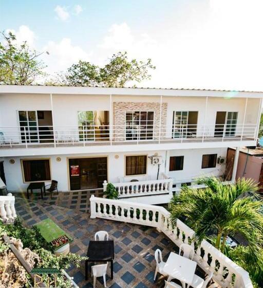 اتاق اکونومی, The Rock House Eco