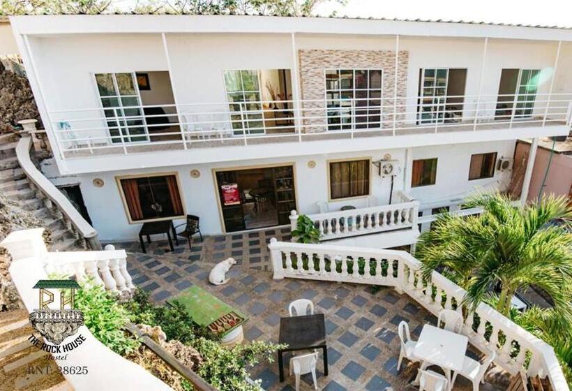 اتاق استاندارد سه نفره, The Rock House Eco