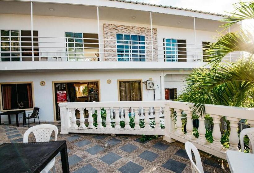 اتاق استاندارد سه نفره, The Rock House Eco