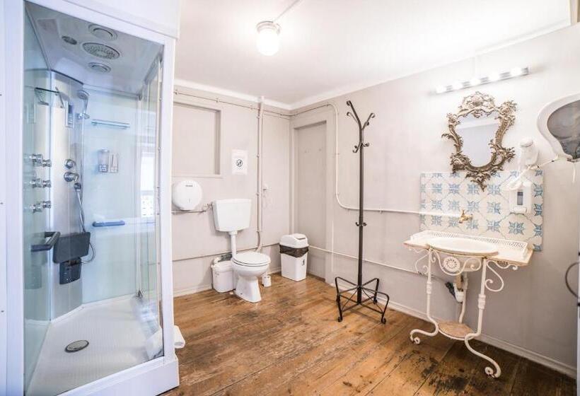 اتاق استاندارد, Goodmorning Solo Traveller Hostel