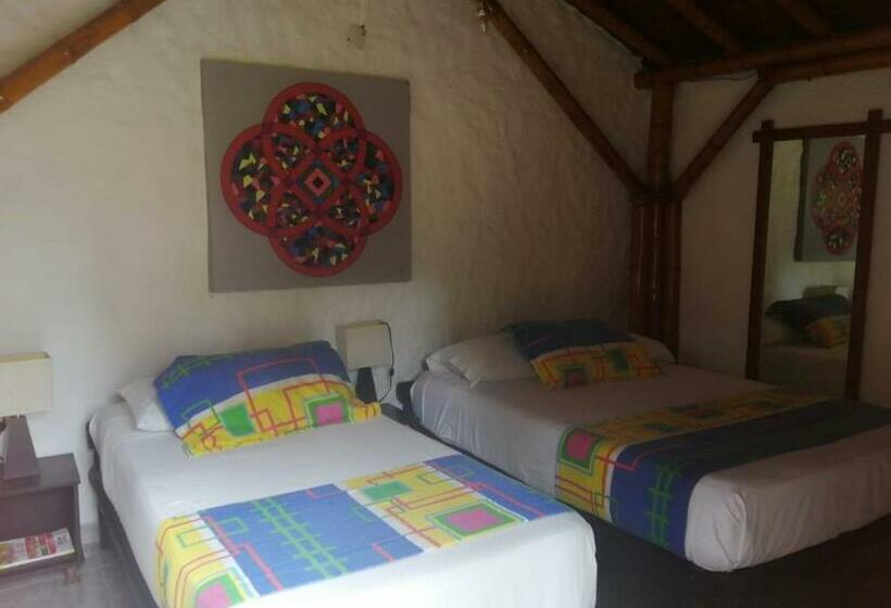 اتاق استاندارد سه نفره, De La Vega