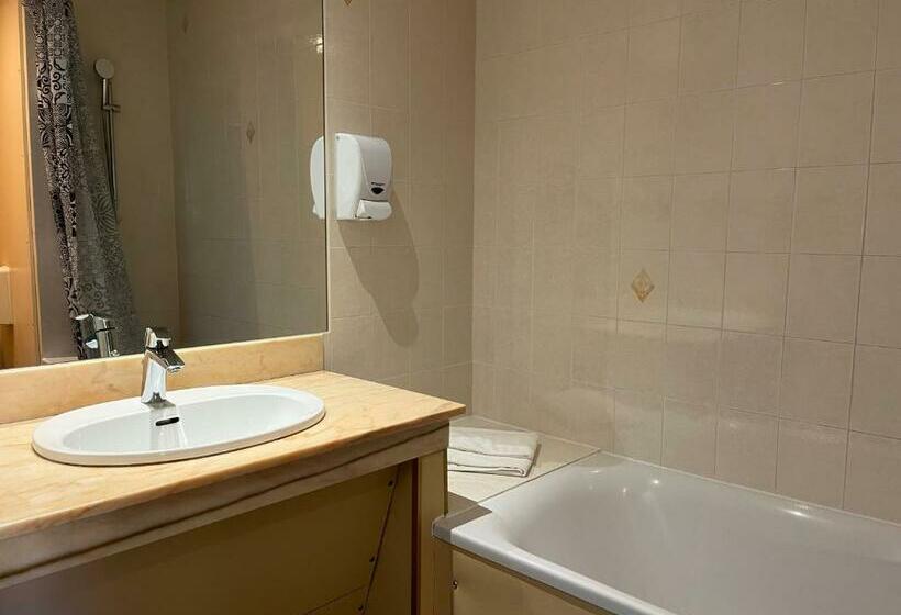 Номер Стандарт, Hôtel Le Lacuzon