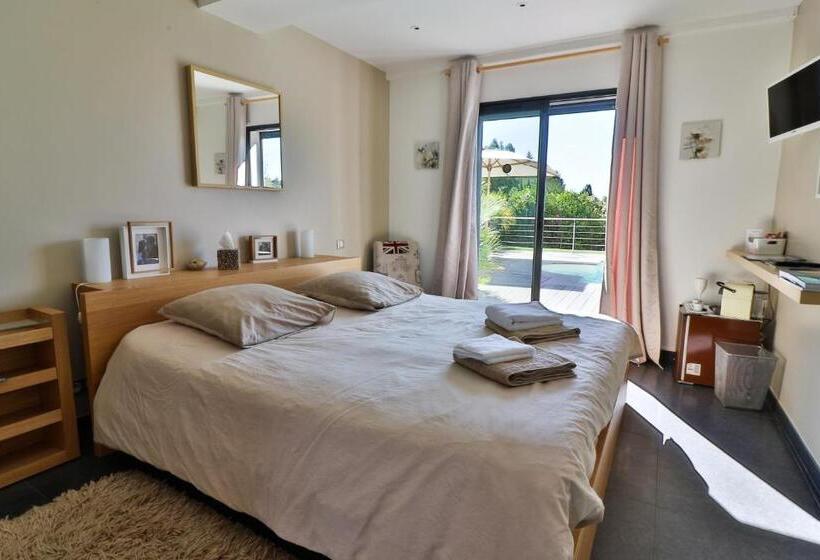 سوییت خانوادگی, Villa Louancelie B&b
