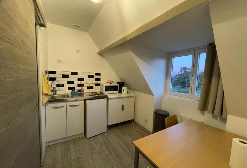 이그제큐티브 스튜디오, Manoir De La Houlette