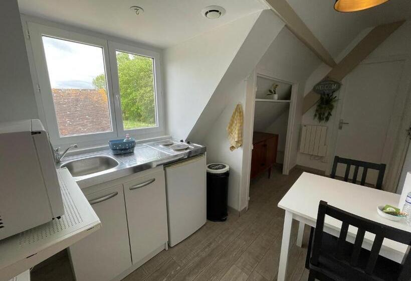 이그제큐티브 스튜디오, Manoir De La Houlette