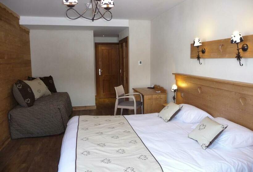 اتاق استاندارد سه نفره, Chalet Hôtel Le Beausoleil, The Originals Relais