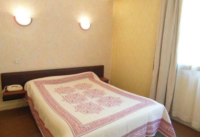 Номер Стандарт, Hôtel Restaurant Le Périgord