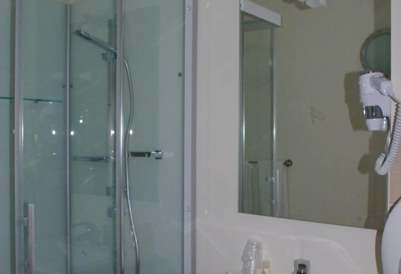 Номер Стандарт Адаптированный для Инвалидов, Hôtel Le Bon Cap