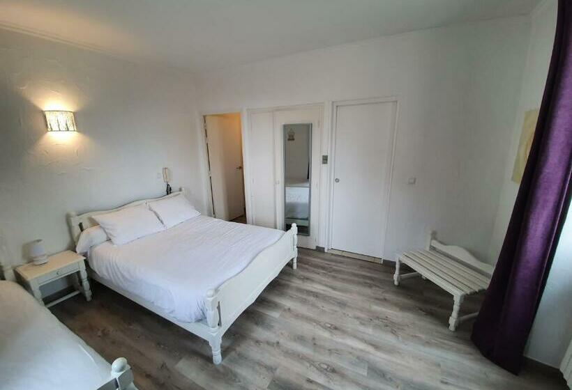Номер Стандарт Трехместный, Hôtel Les 3 Terrasses