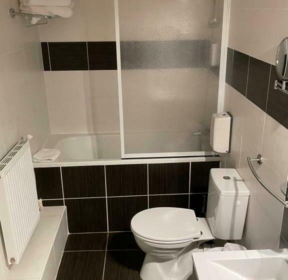 Номер Стандарт Трехместный, Contact Hôtel Les Platanes Villeneuve Sur Lot Centre