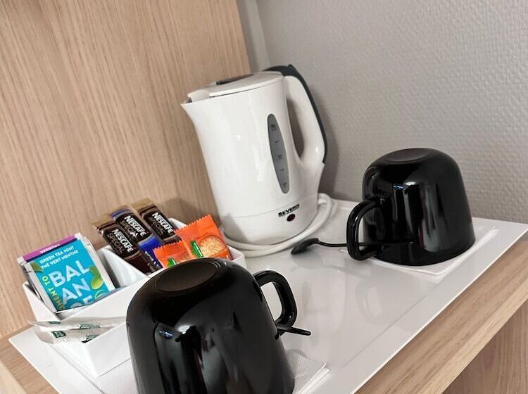 Номер Стандарт Трехместный, Contact Hôtel Les Platanes Villeneuve Sur Lot Centre