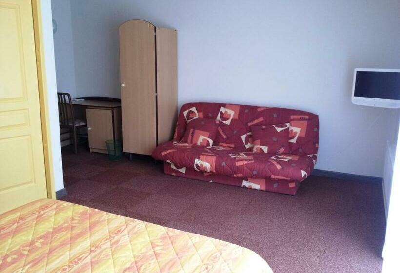 Номер Стандарт Трехместный, Tour Hôtel