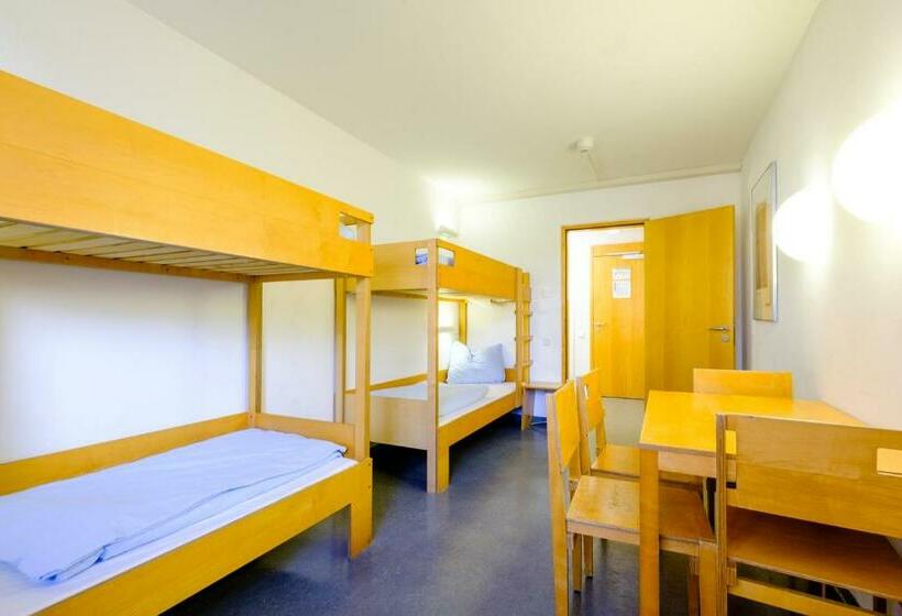 스탠다드 4인용 룸 공용 욕실, Internationales Jugendgästehaus Dachau