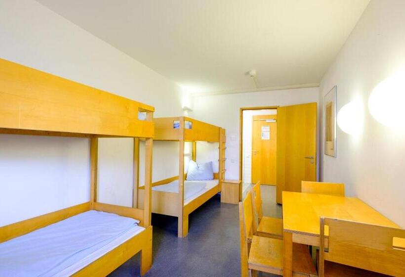 스탠다드 4인용 룸 공용 욕실, Internationales Jugendgästehaus Dachau