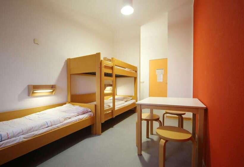 Трехместный Номер Стандарт Совместная Ванная, Djh Jugendherberge Greifswald   Hostel
