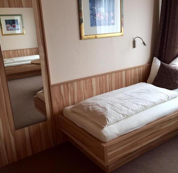 3-Bett-Standardzimmer, Weinhaus Kreuter