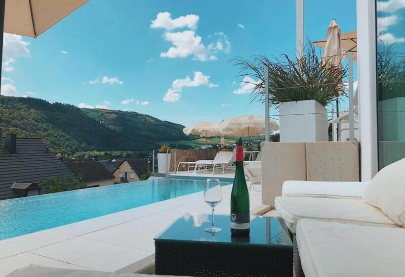 Полулюкс Вид на Бассейн, Weingut Aparthotel Olinger