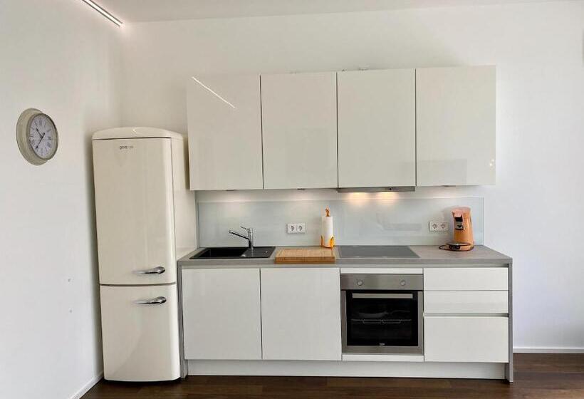 Полулюкс Вид на Бассейн, Weingut Aparthotel Olinger