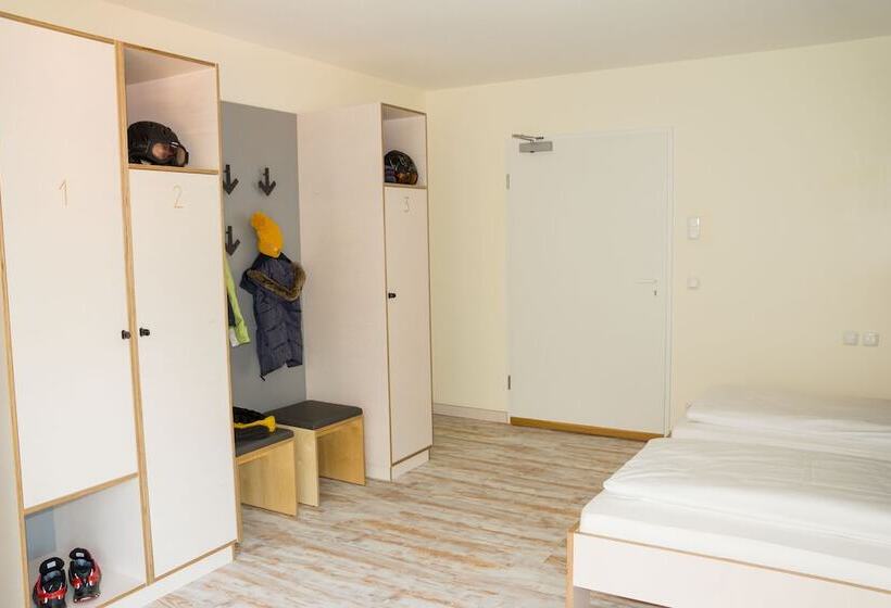 Номер Стандарт с Балконом, Oberstdorf Hostel