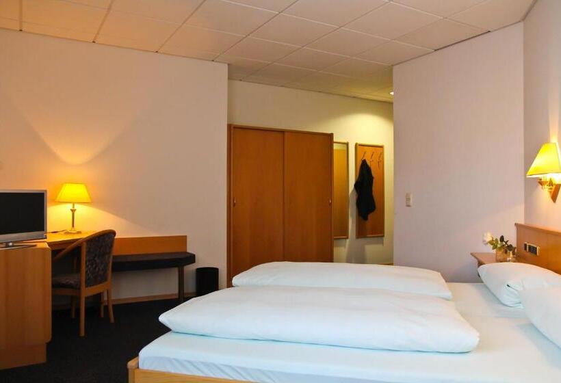 Quarto Estandar, Zum Bräu Toni