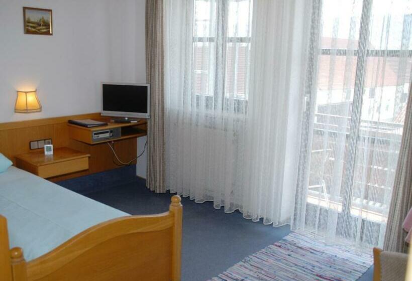 Quarto Estandar Individual, Zum Bräu Toni