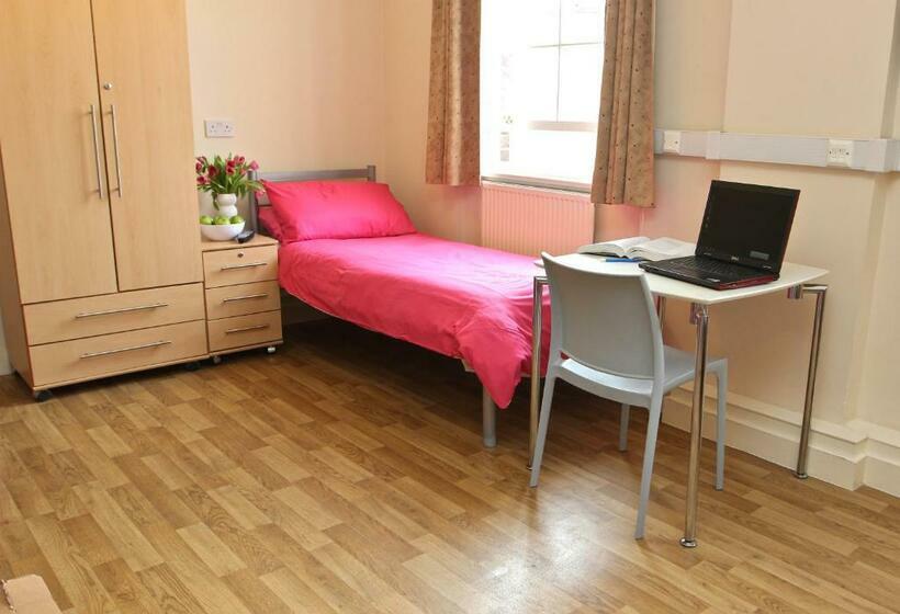 Кровать в Общей Комнате, Bowden Court