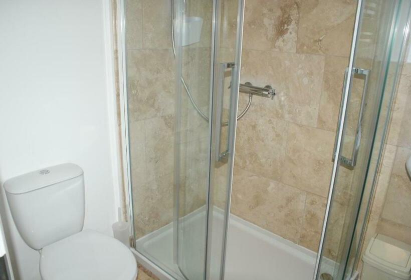 Стандартный Номер Нижний Этаж, Tirah Guest House
