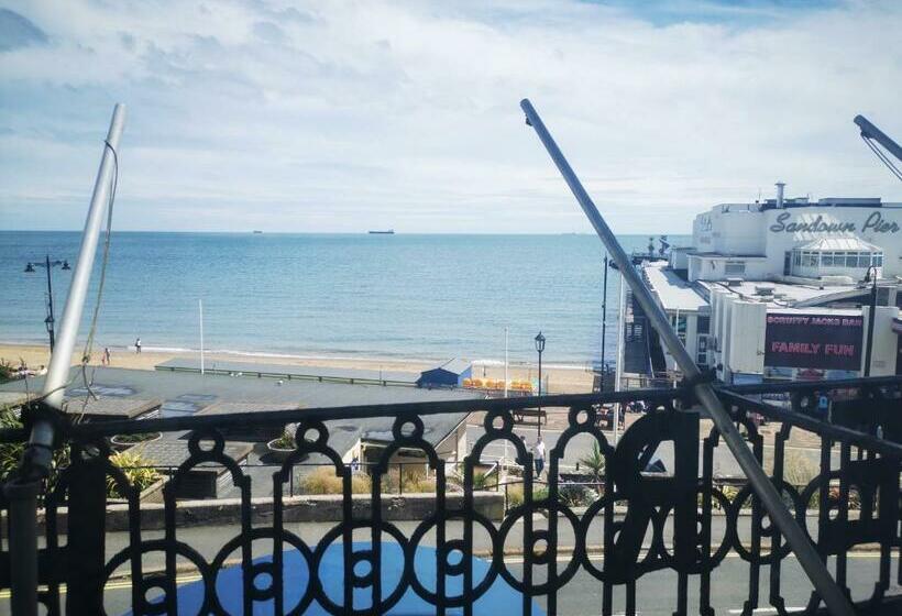 Camera Familiare, Royal Pier