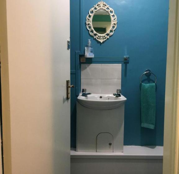 חדר בסיסי חדר אמבטיה משותף, Portrush Holiday Hostel Guesthouse