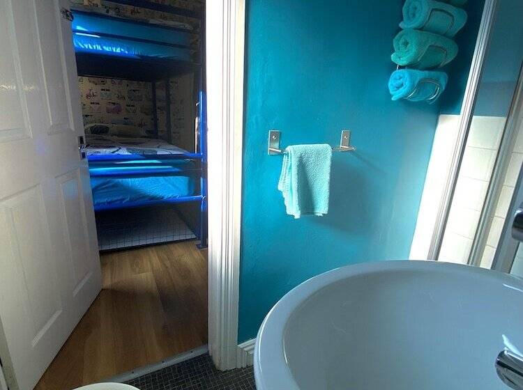 חדר סטנדרט לארבעה, Portrush Holiday Hostel Guesthouse