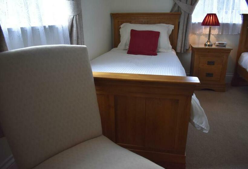 חדר סטנדרט לארבעה, Newcourt Barton