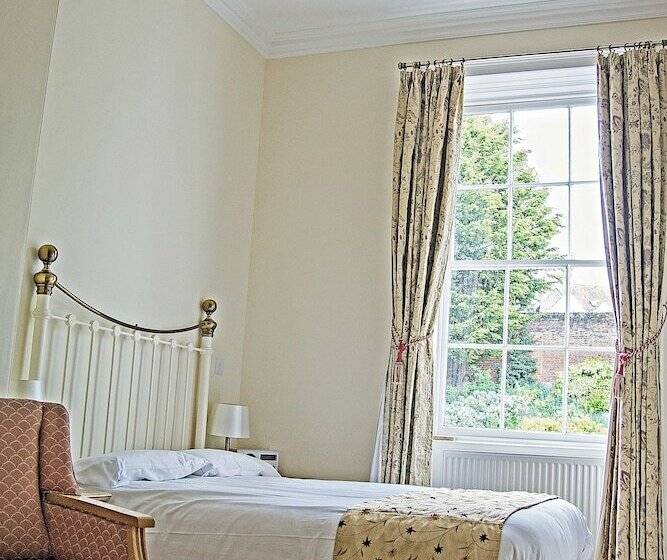 Номер Стандарт, Waveney House