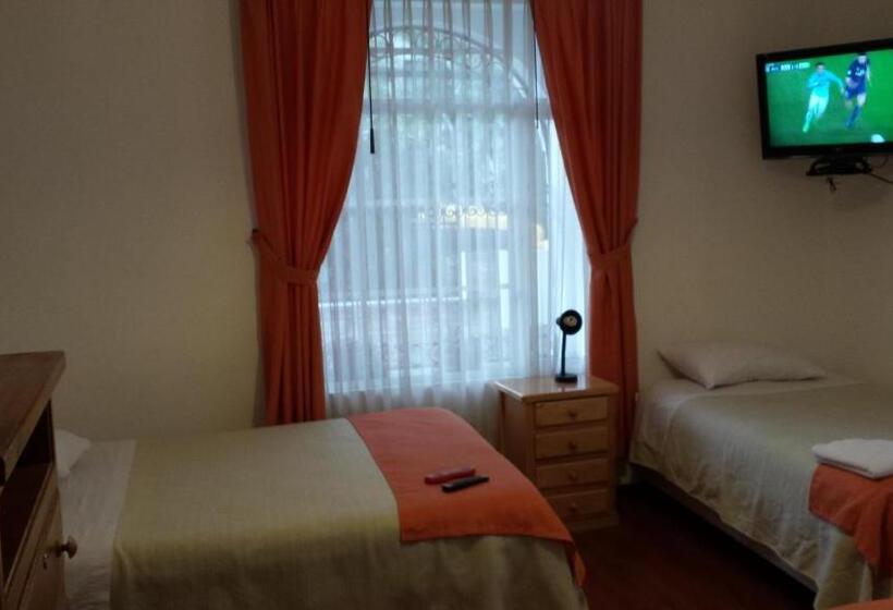 اتاق استاندارد سه نفره, Heritage Inn