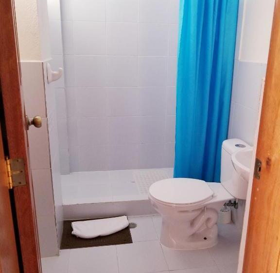 اتاق استاندارد چهار تخته, Heritage Inn