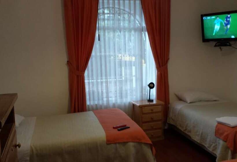 اتاق استاندارد سه نفره, Heritage Inn