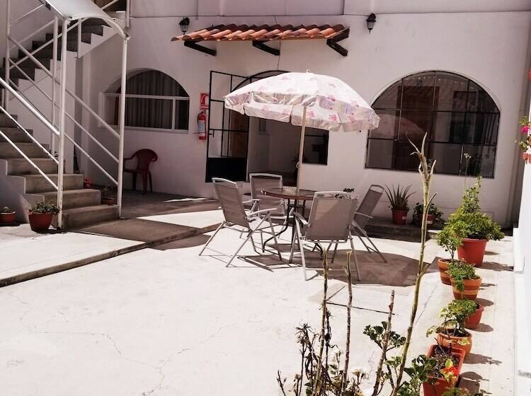 اتاق استاندارد چهار تخته, Heritage Inn