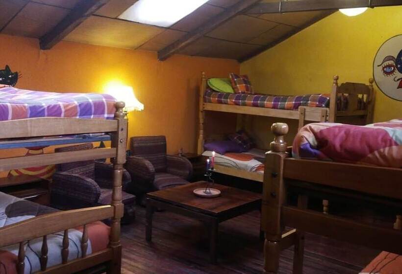 Vuode Makuusalissa, Hostal Huanacauri