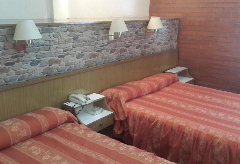 Habitación Triple Estándar, Diplomat