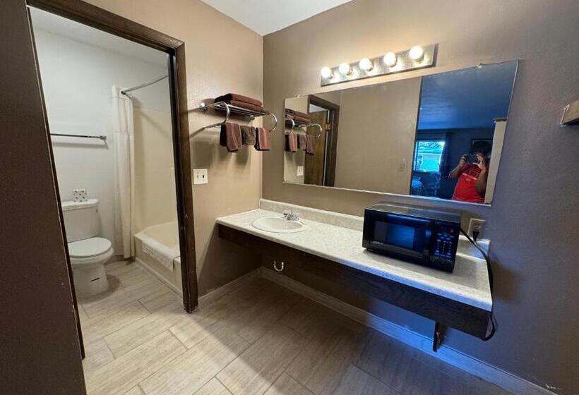 Номер Стандарт, Clintonville Motel