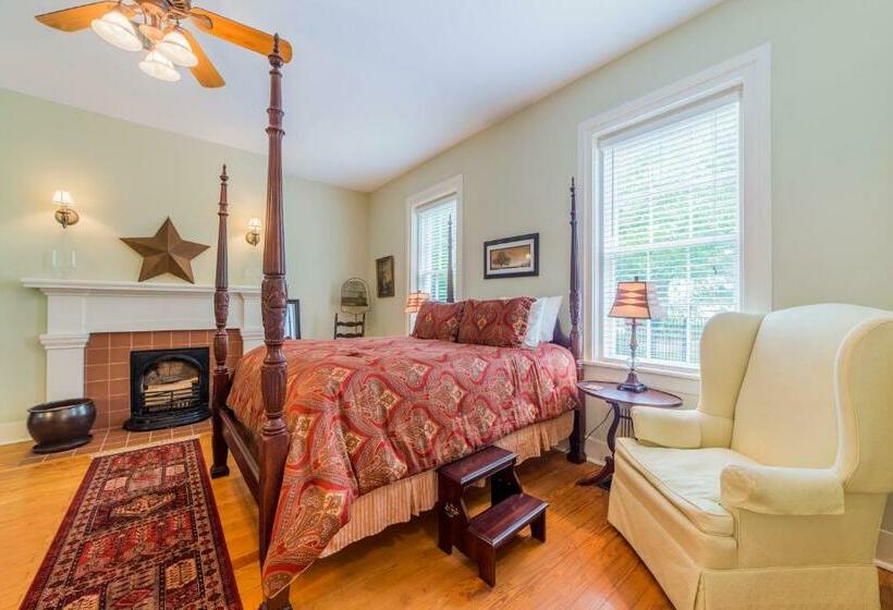 Люкс Повышенной Комфортности, Bourbon Manor Bed & Breakfast Inn