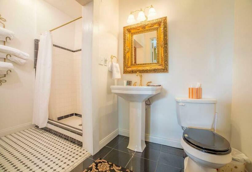 Люкс Deluxe Кровать Кинг, Bourbon Manor Bed & Breakfast Inn