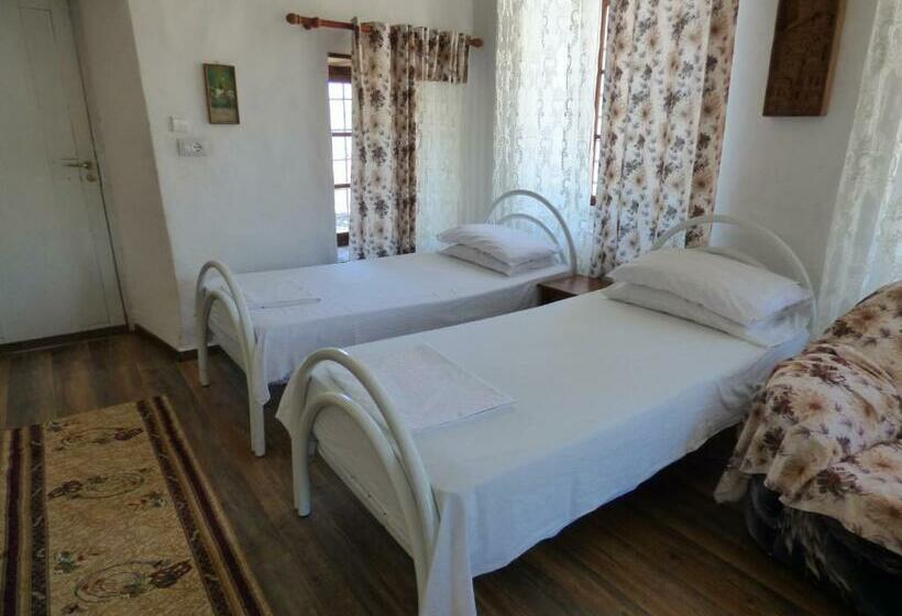 トリプルクラシックルーム, Guesthouse & Hostel Lorenc