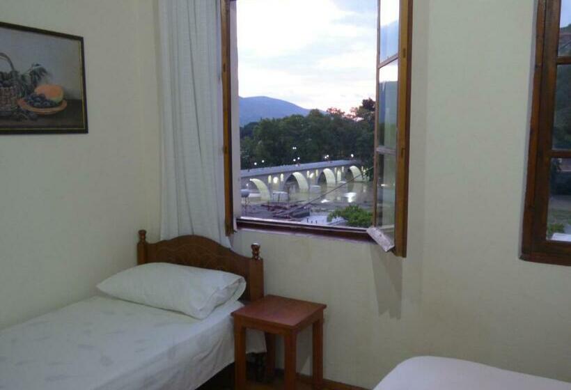 バス共有のスタンダードルーム, Guesthouse & Hostel Lorenc