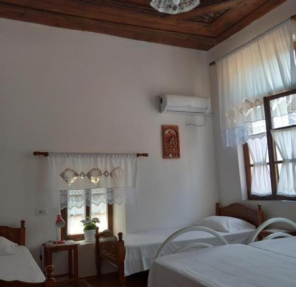 חדר קלאסי לשלושה, Guesthouse & Hostel Lorenc